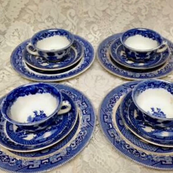 Vintage, Rare, Buffalo Pottery, 12-pc Blue Willow Snack-Dinner Set - Picture 1 of 12